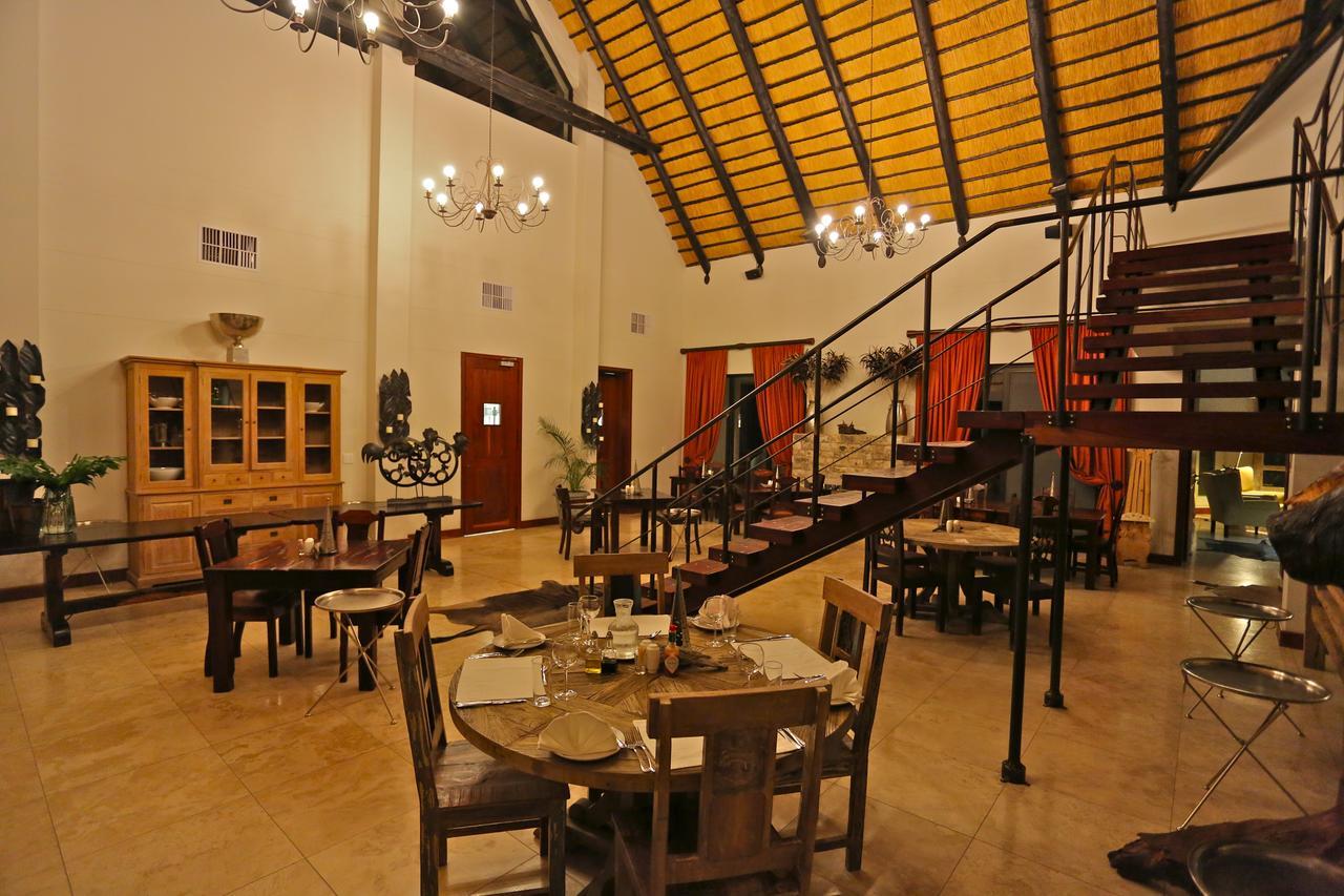 La Rochelle Lodge Okaukuejo Extérieur photo