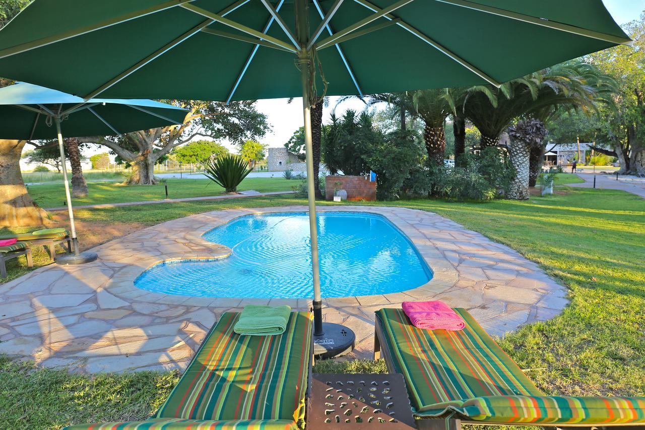 La Rochelle Lodge Okaukuejo Extérieur photo