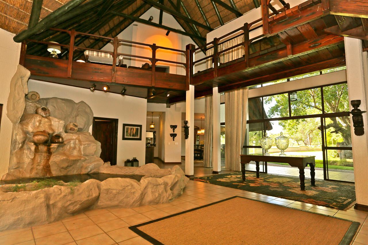 La Rochelle Lodge Okaukuejo Extérieur photo