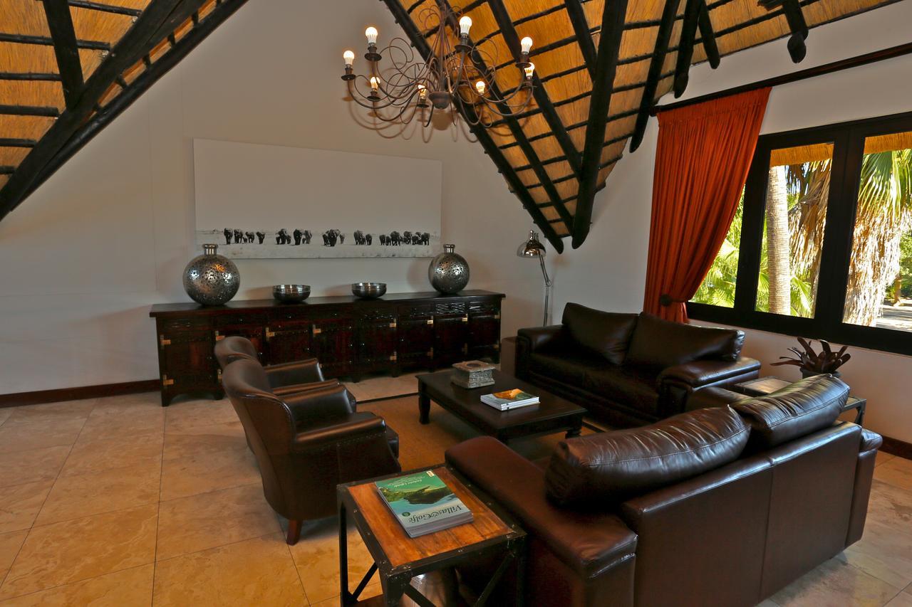 La Rochelle Lodge Okaukuejo Extérieur photo