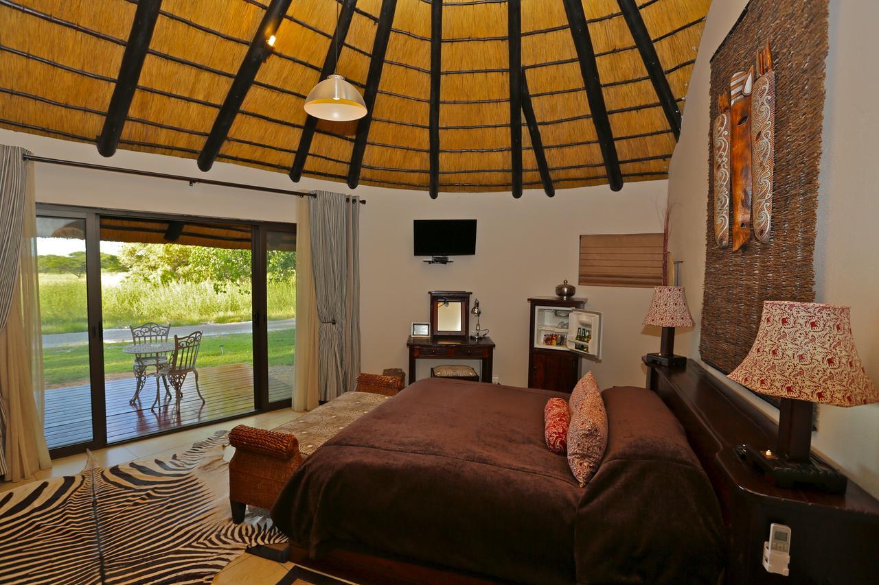 La Rochelle Lodge Okaukuejo Extérieur photo