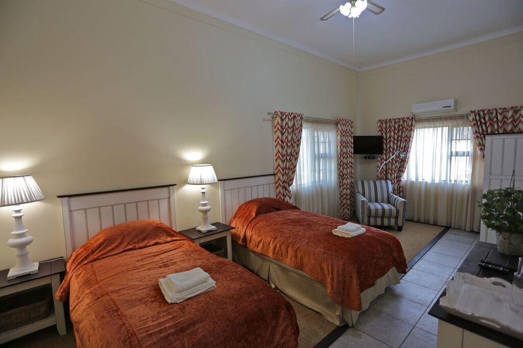 La Rochelle Lodge Okaukuejo Extérieur photo
