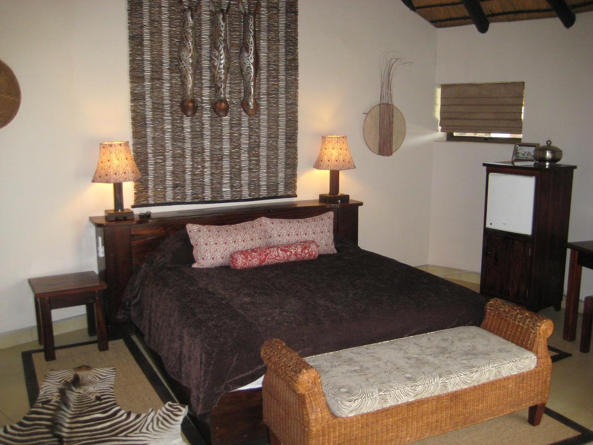 La Rochelle Lodge Okaukuejo Extérieur photo