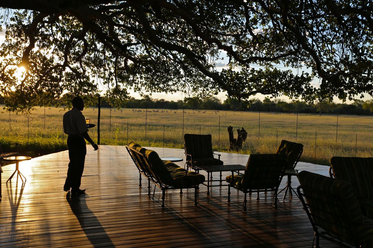 La Rochelle Lodge Okaukuejo Extérieur photo