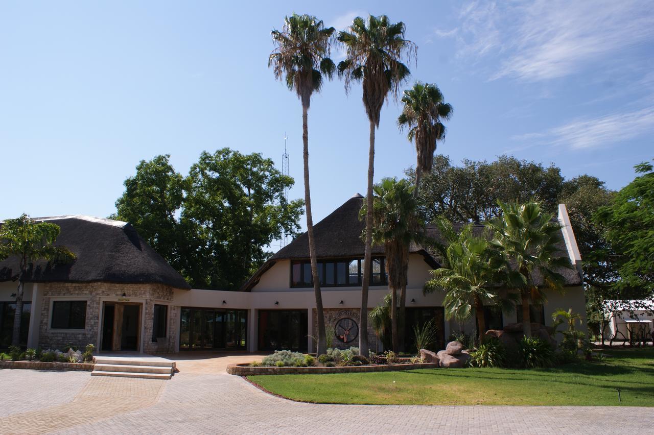 La Rochelle Lodge Okaukuejo Extérieur photo
