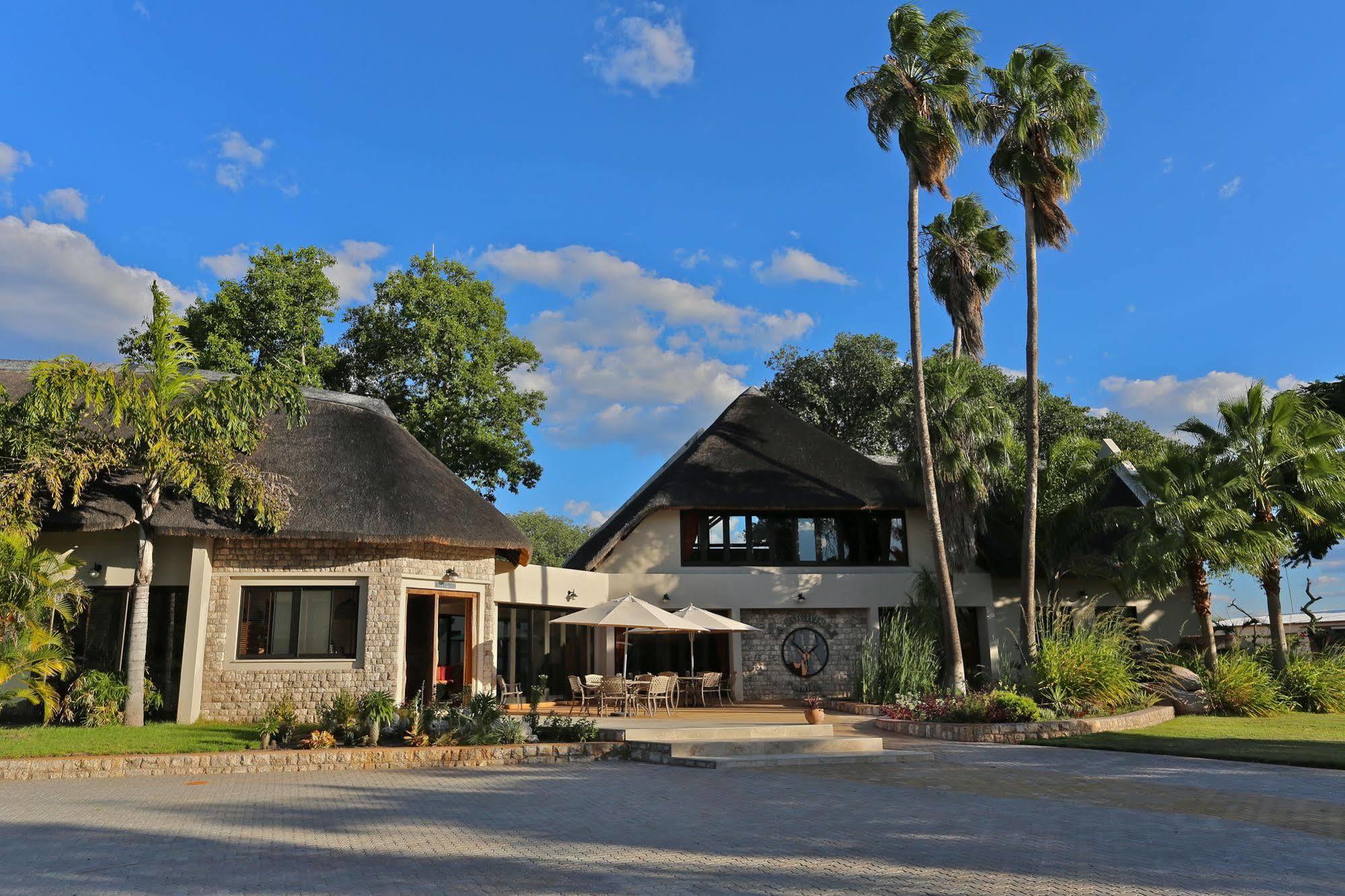 La Rochelle Lodge Okaukuejo Extérieur photo