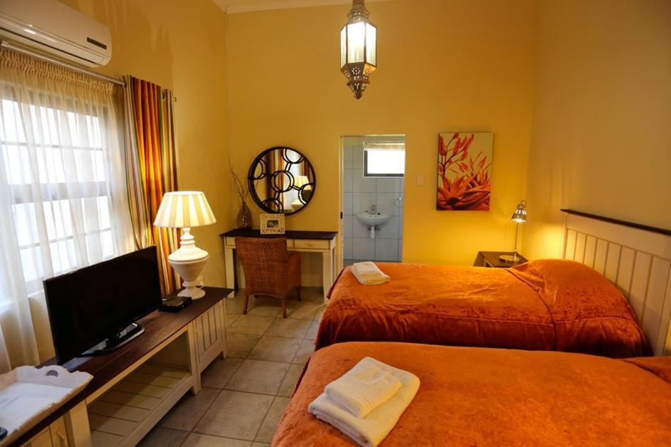 La Rochelle Lodge Okaukuejo Extérieur photo